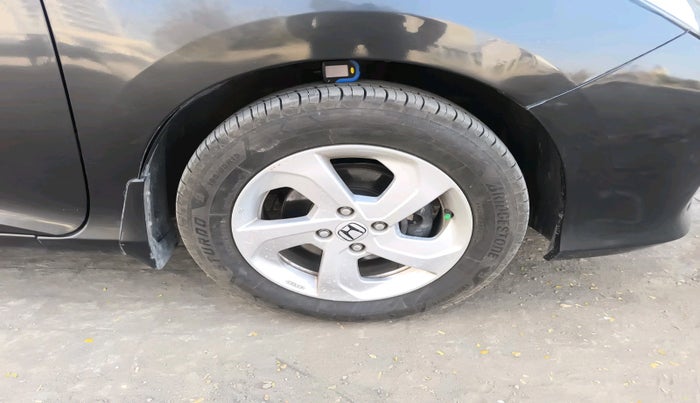 2016 Honda City 1.5L I-VTEC V MT, Petrol, Manual, 1,05,015 km, tyre