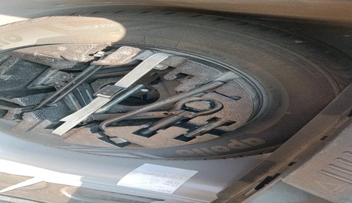 2018 Volkswagen Polo HIGHLINE PLUS 1.0 16 ALLOY, Petrol, Manual, 34,097 km, tyre