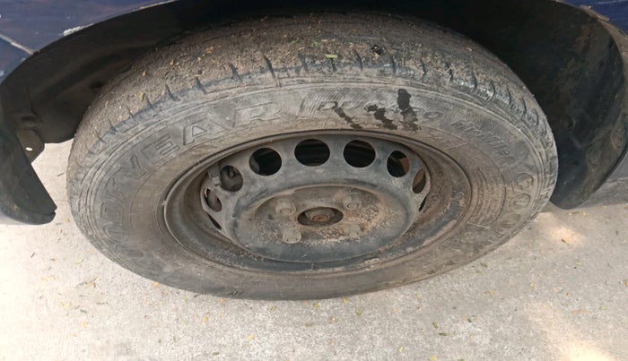 2015 Maruti Alto 800 VXI, Petrol, Manual, 32,957 km, tyre