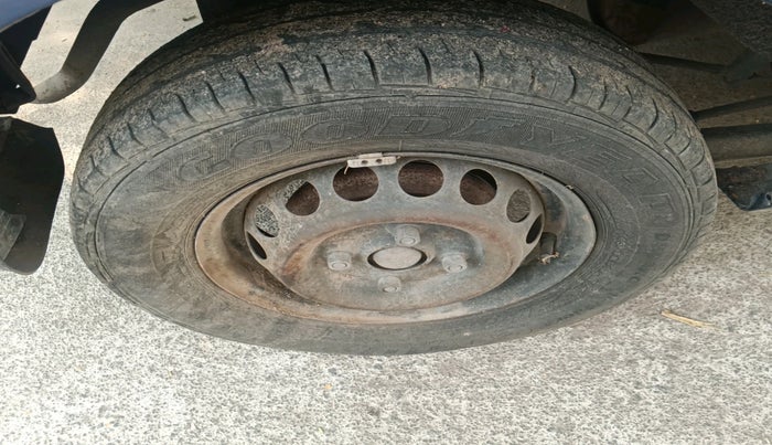 2015 Maruti Alto 800 VXI, Petrol, Manual, 32,957 km, tyre