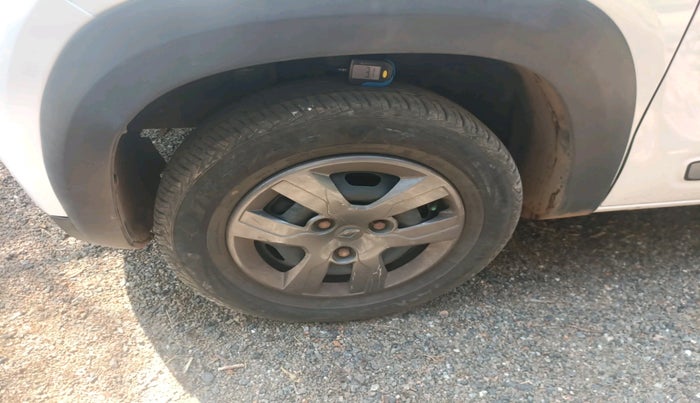 2017 Renault Kwid RXT 1.0 AMT, Petrol, Automatic, 39,184 km, tyre