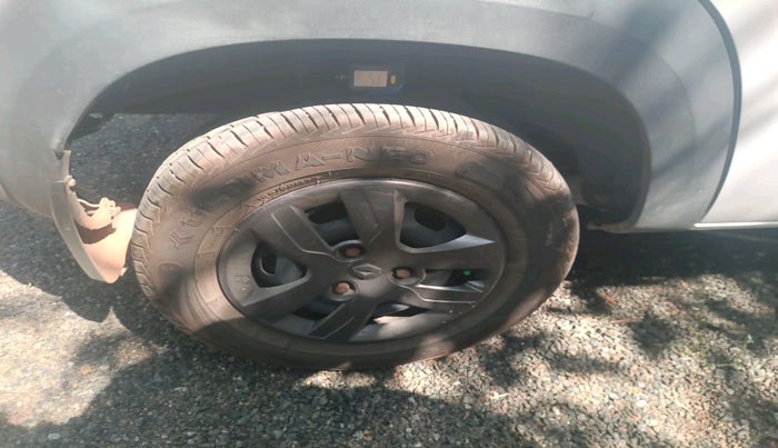 2017 Renault Kwid RXT 1.0 AMT, Petrol, Automatic, 39,184 km, tyre