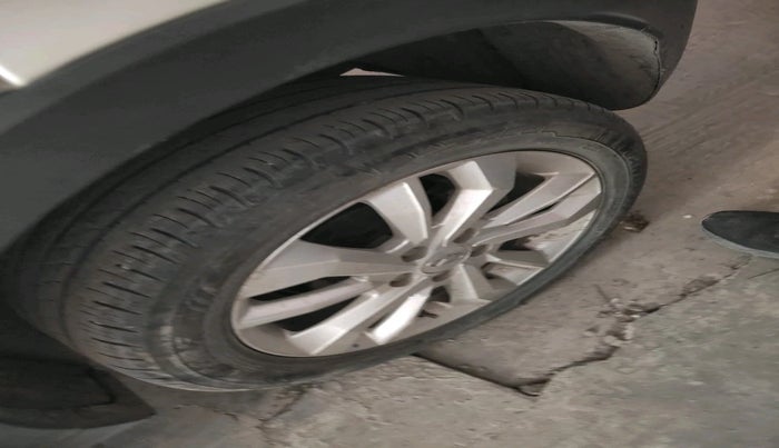 2020 Mahindra XUV300 W8 1.5 DIESEL, Diesel, Manual, 47,614 km, tyre