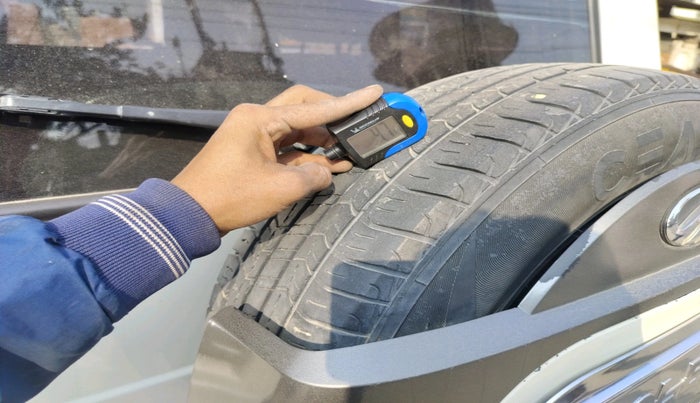 2021 Mahindra Bolero B6 (O), Diesel, Manual, 99,350 km, tyre