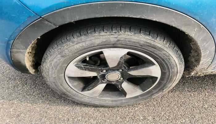 2017 Tata NEXON XZ PLUS DIESEL DUAL TONE, Diesel, Manual, 1,44,393 km, tyre