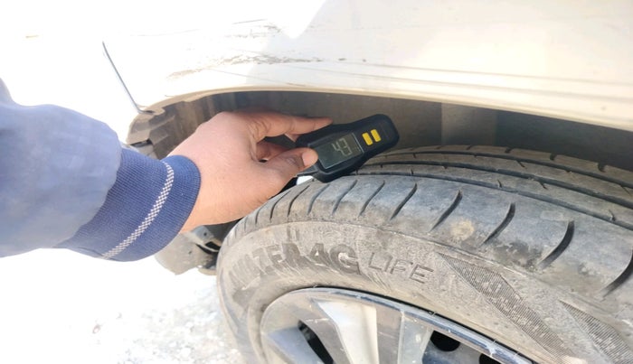 2021 Maruti S PRESSO VXI CNG, Petrol, Manual, 1,11,256 km, tyre