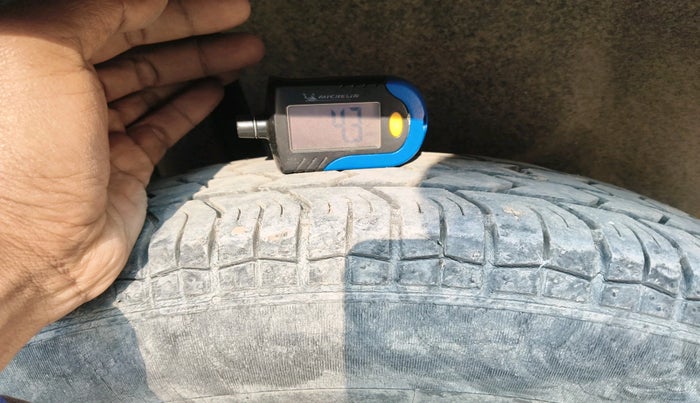 2015 Maruti Swift Dzire LXI (O), Petrol, Manual, 58,250 km, tyre