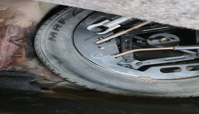 2016 Mahindra Kuv100 K8 6 STR, Petrol, Manual, 66,658 km, tyre