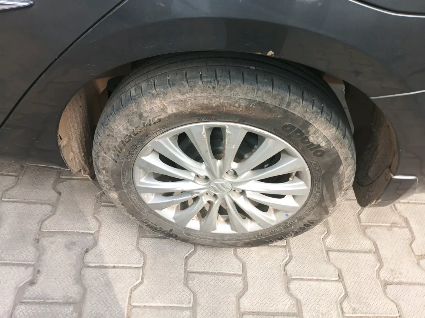 2023 Maruti Ciaz ZETA 1.5 SHVS MT PETROL, Petrol, Manual, 98,001 km, tyre