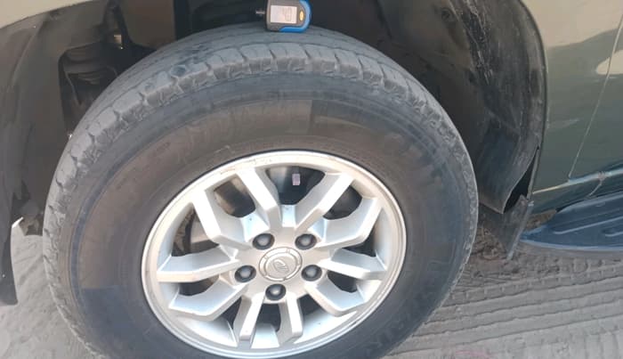 2016 Mahindra TUV300 T8, Diesel, Manual, 1,11,005 km, tyre