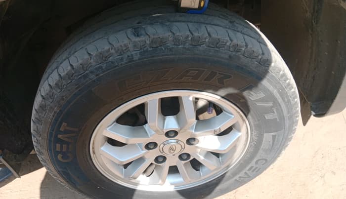 2016 Mahindra TUV300 T8, Diesel, Manual, 1,11,005 km, tyre