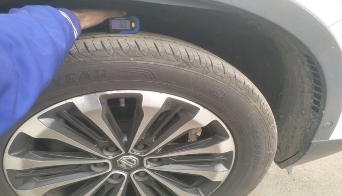 2021 MG GLOSTER SAVVY 7 STR 2.0 TWIN TURBO 4WD, Diesel, Automatic, 1,11,873 km, tyre