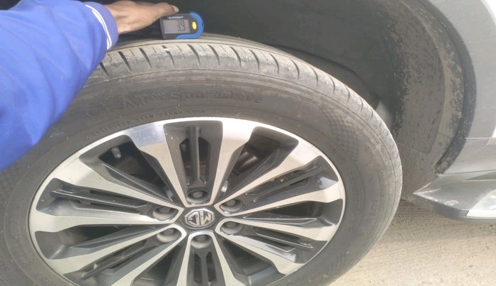 2021 MG GLOSTER SAVVY 7 STR 2.0 TWIN TURBO 4WD, Diesel, Automatic, 1,11,873 km, tyre