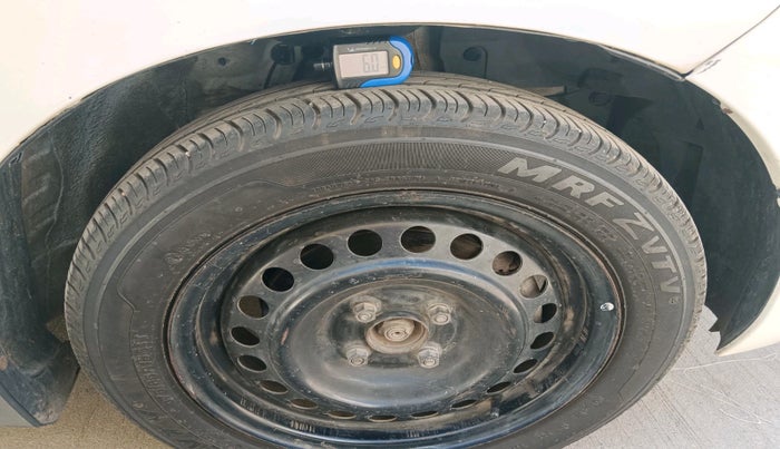 2015 Honda Jazz 1.2L I-VTEC SV, Petrol, Manual, 1,82,182 km, tyre