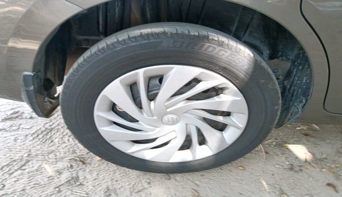 2022 Maruti Ertiga VXI SHVS, Petrol, Manual, 24,345 km, tyre