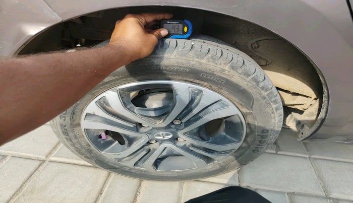 2019 Tata Tiago XZA PETROL, Petrol, Automatic, 27,630 km, tyre