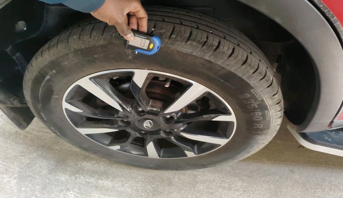 2018 Mahindra XUV500 W11 AT, Diesel, Automatic, 23,000 km, tyre