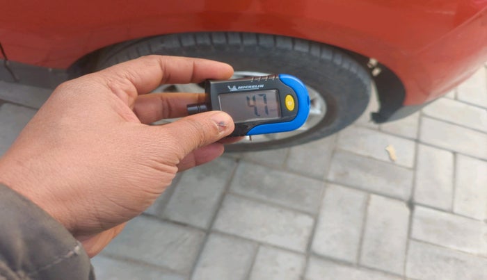 2015 Ford Ecosport TITANIUM 1.0L ECOBOOST, Petrol, Manual, 81,320 km, tyre