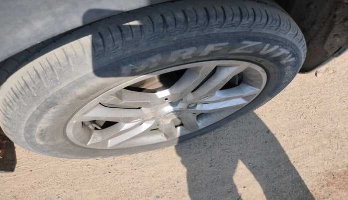 2022 Renault TRIBER RXZ, Petrol, Manual, 55,976 km, tyre