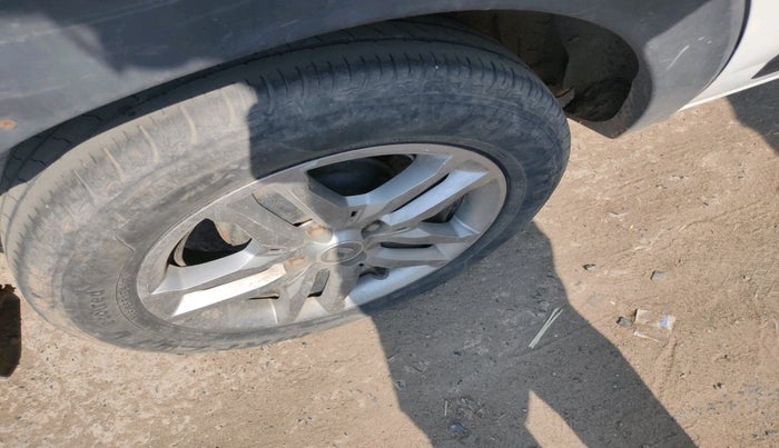 2022 Renault TRIBER RXZ, Petrol, Manual, 55,976 km, tyre