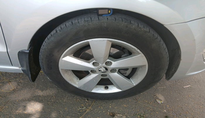 2016 Skoda Rapid AMBITION 1.5 TDI AT, Diesel, Automatic, 1,12,344 km, tyre