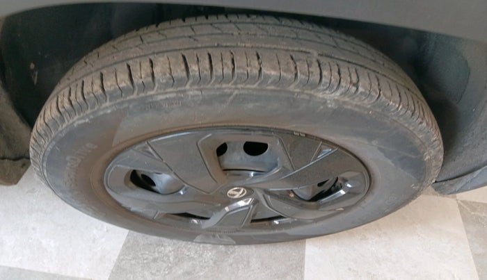 2023 Tata PUNCH ADVENTURE AMT, Petrol, Automatic, 57,387 km, tyre