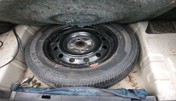 2011 Maruti Swift Dzire VXI, Petrol, Manual, 1,05,466 km, tyre