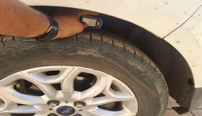 2014 Ford Ecosport TITANIUM 1.5L DIESEL (OPT), Diesel, Manual, 1,21,635 km, tyre