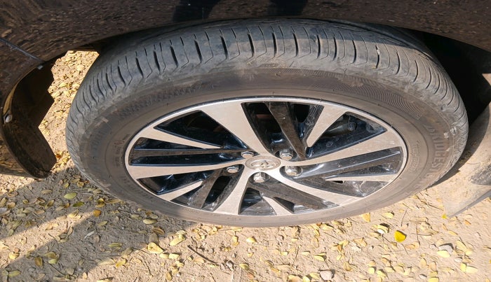 2021 Toyota Innova Crysta 2.4 ZX AT 7 STR, Diesel, Automatic, 1,02,543 km, tyre