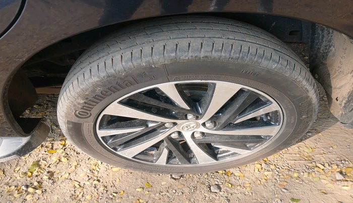 2021 Toyota Innova Crysta 2.4 ZX AT 7 STR, Diesel, Automatic, 1,02,543 km, tyre