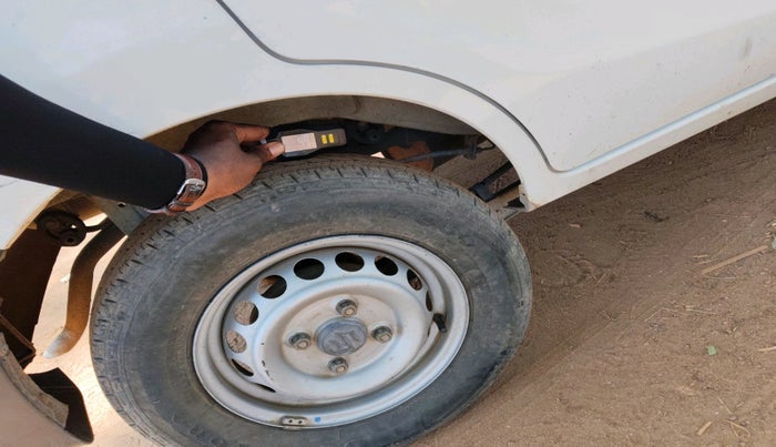 2016 Maruti Alto 800 STD, Petrol, Manual, 78,969 km, tyre