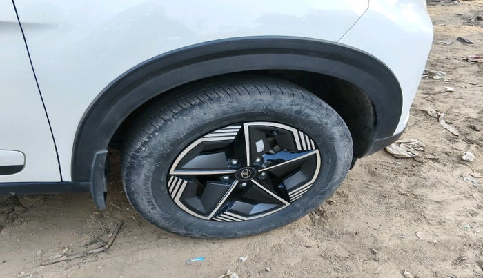 2023 Tata NEXON CREATIVE PLUS S 1.2 REVOTRON 6 MT, Petrol, Manual, 32,973 km, tyre