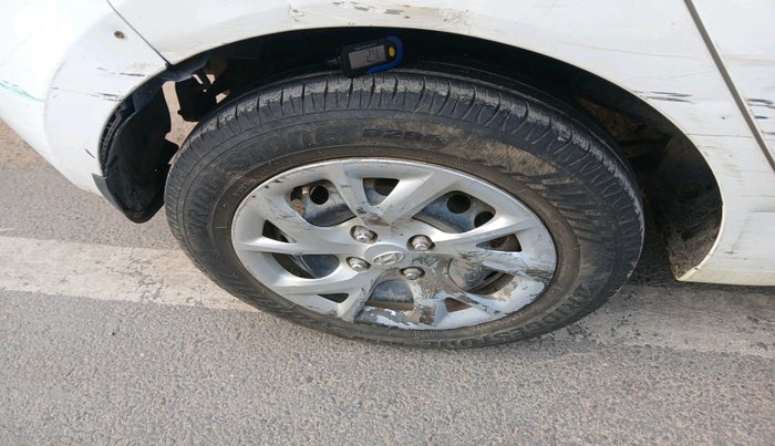 2017 Hyundai Grand i10 MAGNA U2 1.2 CRDI, Diesel, Manual, 1,09,567 km, tyre