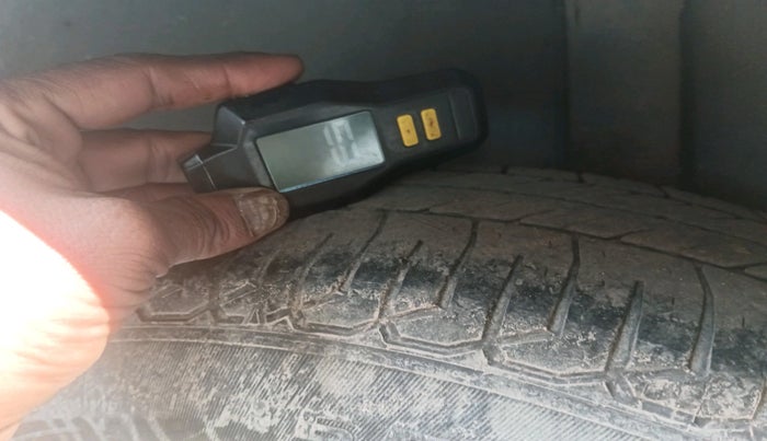 2011 Maruti Swift Dzire VXI, Petrol, Manual, 1,67,650 km, tyre