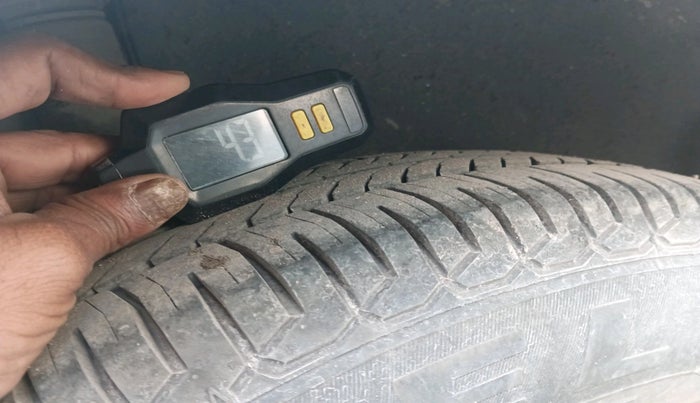 2011 Maruti Swift Dzire VXI, Petrol, Manual, 1,67,650 km, tyre