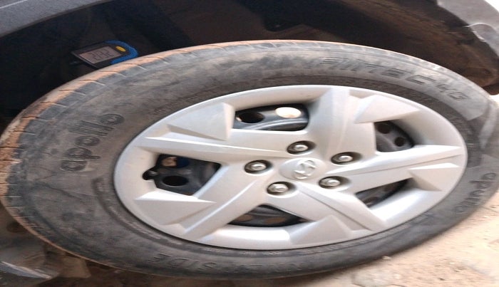 2021 Hyundai VENUE S 1.2, Petrol, Manual, 52,990 km, tyre