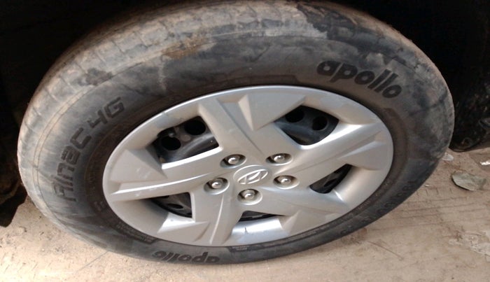 2021 Hyundai VENUE S 1.2, Petrol, Manual, 52,990 km, tyre