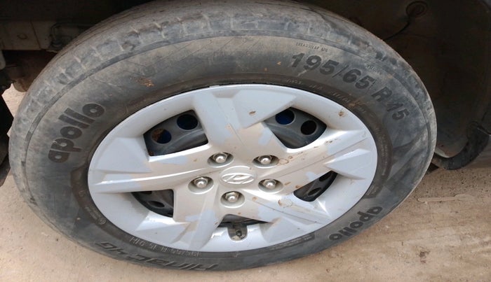 2021 Hyundai VENUE S 1.2, Petrol, Manual, 52,990 km, tyre