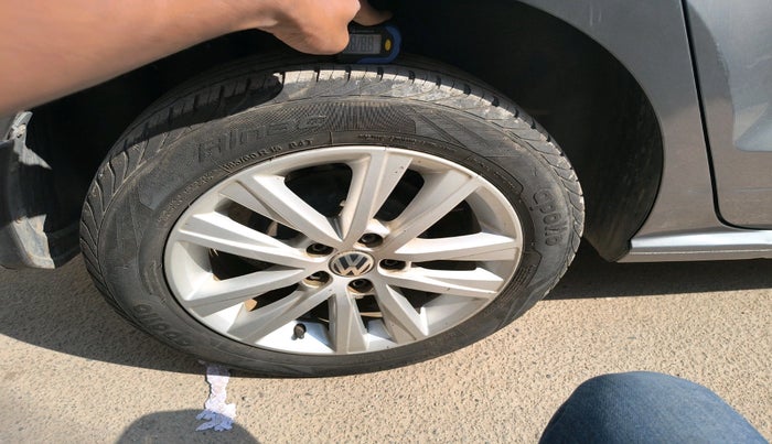 2014 Volkswagen Polo HIGHLINE1.2L, Petrol, Manual, 70,428 km, tyre