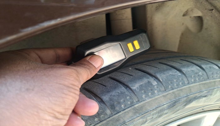 2016 Maruti Ciaz ZDI+ SHVS, Diesel, Manual, 77,925 km, tyre