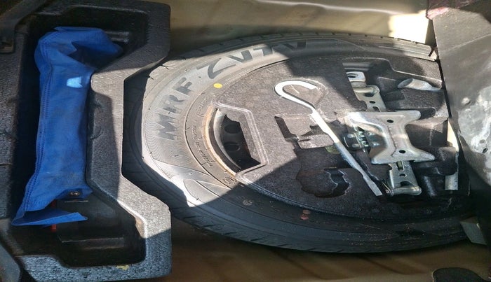 2016 Maruti Ciaz ZDI+ SHVS, Diesel, Manual, 77,925 km, tyre