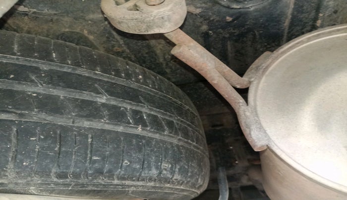 2013 Maruti Ertiga ZDI, Diesel, Manual, 1,27,894 km, tyre