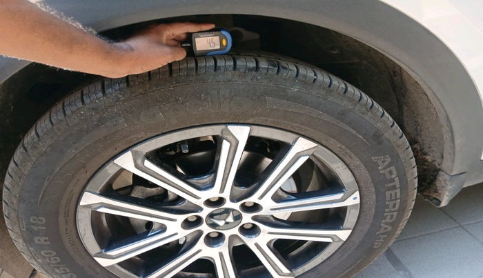 2025 Mahindra XUV700 AX 7 LUXURY P AT 7 STR, Petrol, Automatic, 10,190 km, tyre