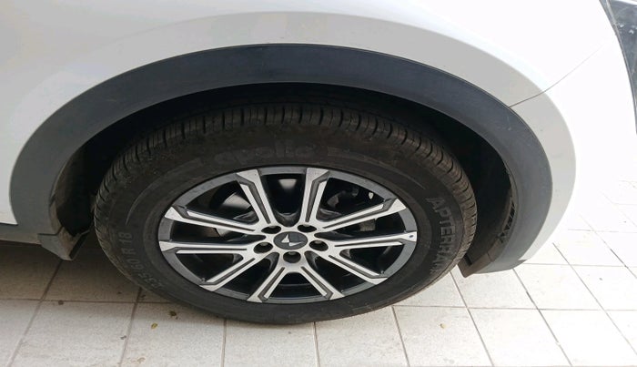 2025 Mahindra XUV700 AX 7 LUXURY P AT 7 STR, Petrol, Automatic, 10,190 km, tyre