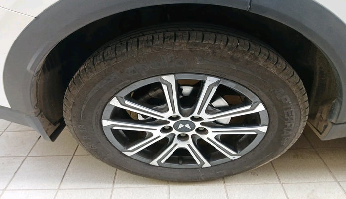 2025 Mahindra XUV700 AX 7 LUXURY P AT 7 STR, Petrol, Automatic, 10,190 km, tyre