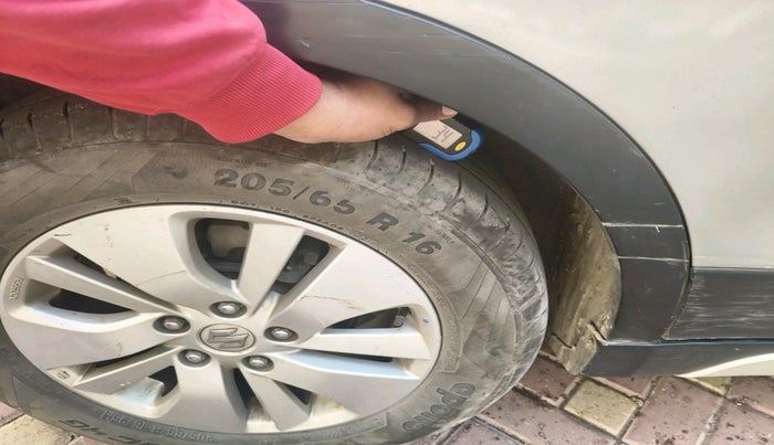 2015 Maruti S Cross ZETA 1.3, Diesel, Manual, 1,05,456 km, tyre