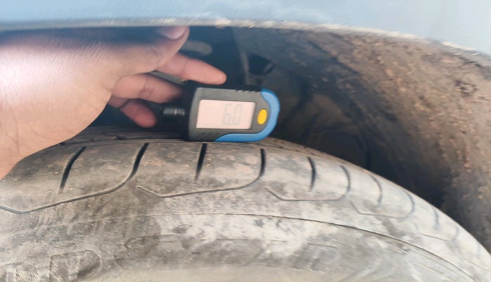 2025 KIA SELTOS HTE (O)1.5 Petrol MT, Petrol, Manual, 5,744 km, tyre