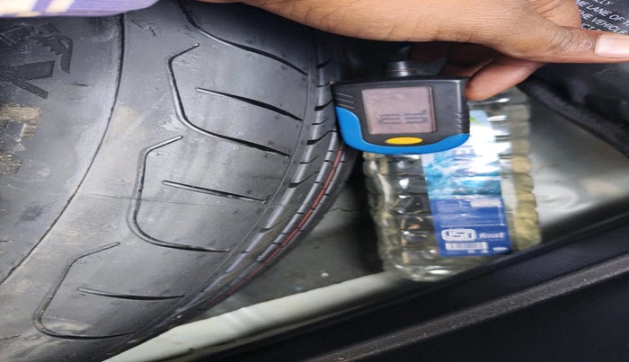 2025 KIA SELTOS HTE (O)1.5 Petrol MT, Petrol, Manual, 5,744 km, tyre