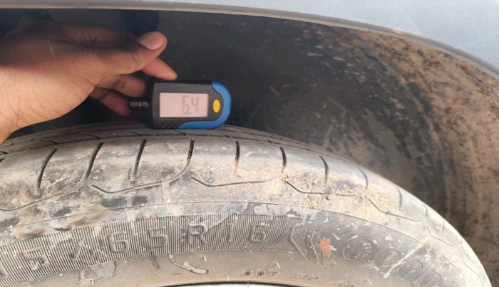 2025 KIA SELTOS HTE (O)1.5 Petrol MT, Petrol, Manual, 5,744 km, tyre