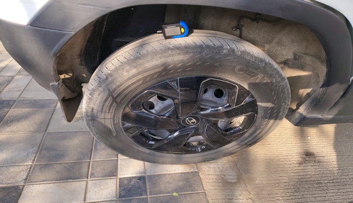 2024 Tata PUNCH ADVENTURE RHYTHM CNG, Petrol, Manual, 13,059 km, tyre